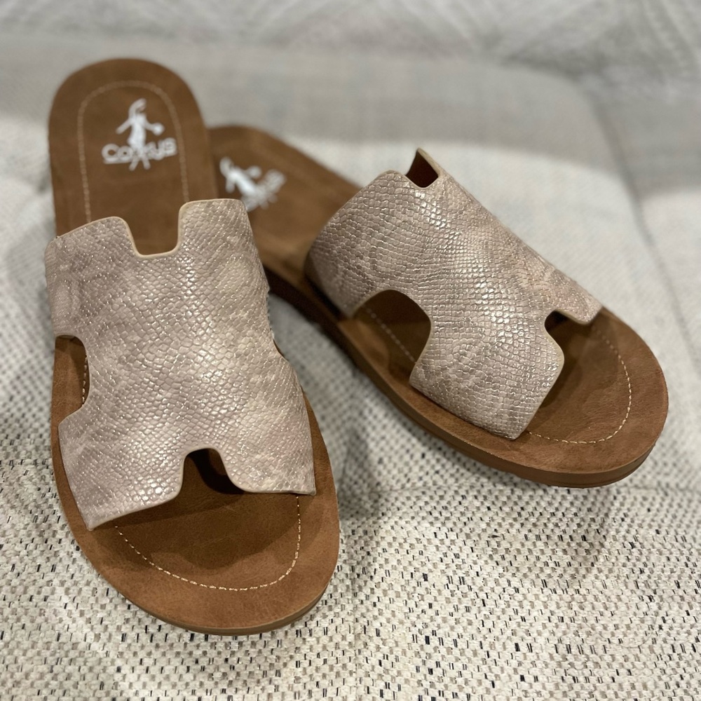 Beautiful Women’s Corky’s snake sandals